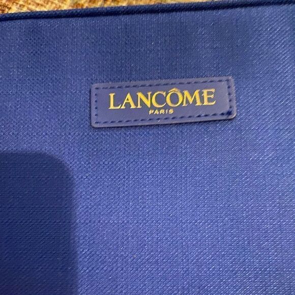 HP✨🎉(NWOT) Lancôme cosmetic bag - Picture 2 of 7